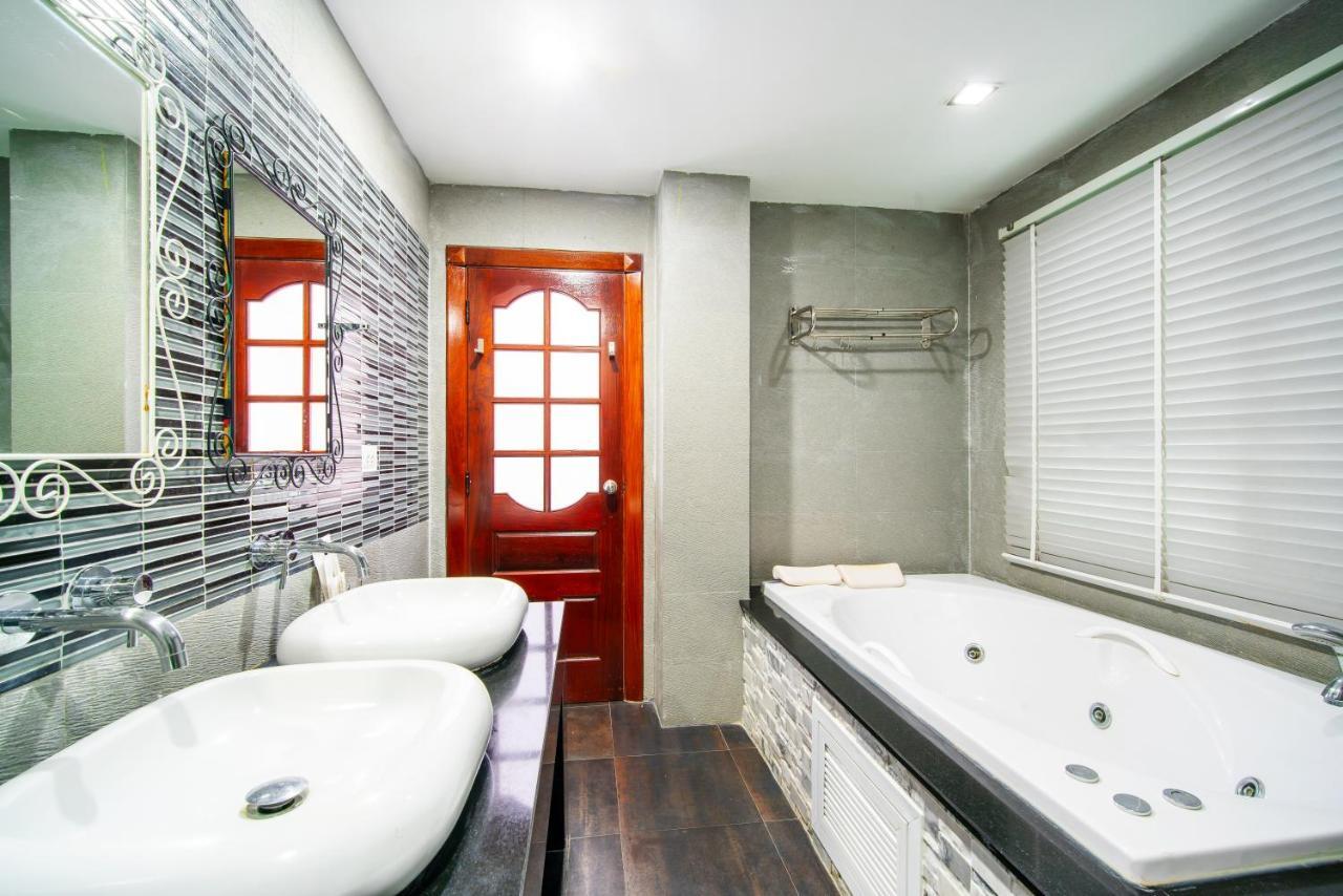 芭东villa1三卧双海景泳池别墅中英泰三文管家 Patong Eksteriør billede